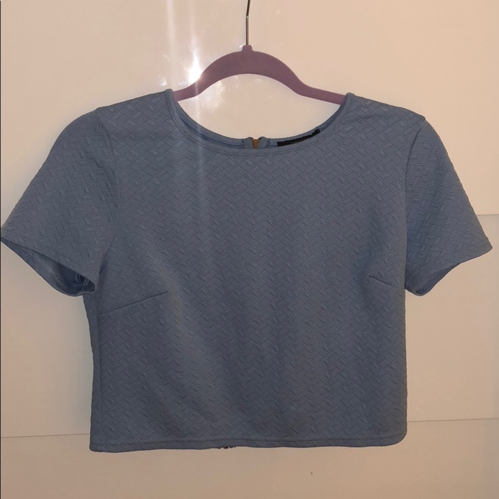 Super cute zip up forever 21 T-shirt!